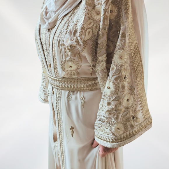 Luxurious Moroccan Handmade Embroidered Caftan - Picture 2 of 5